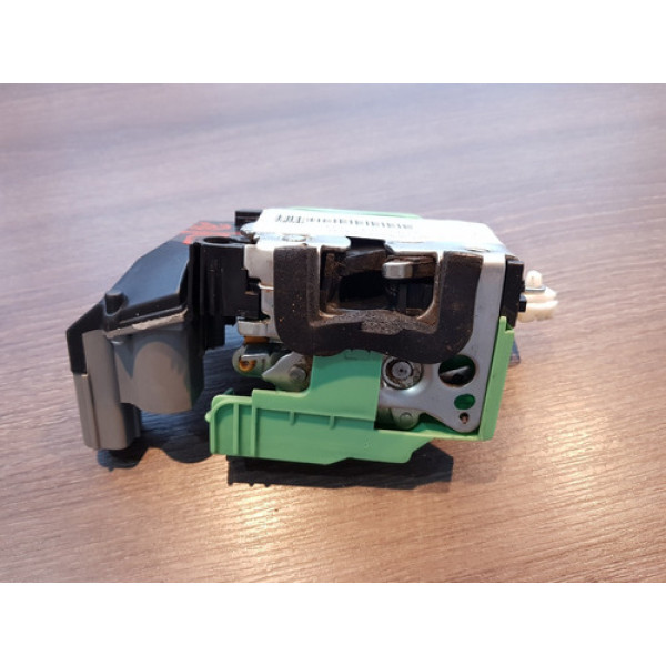 Fechadura De Porta Dianteira Direita Fiat Punto 2014