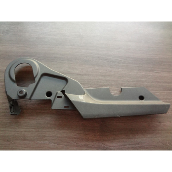 Acabamento Lateral Bando Diant. Direito Gm Onix Lt 1.4 2014