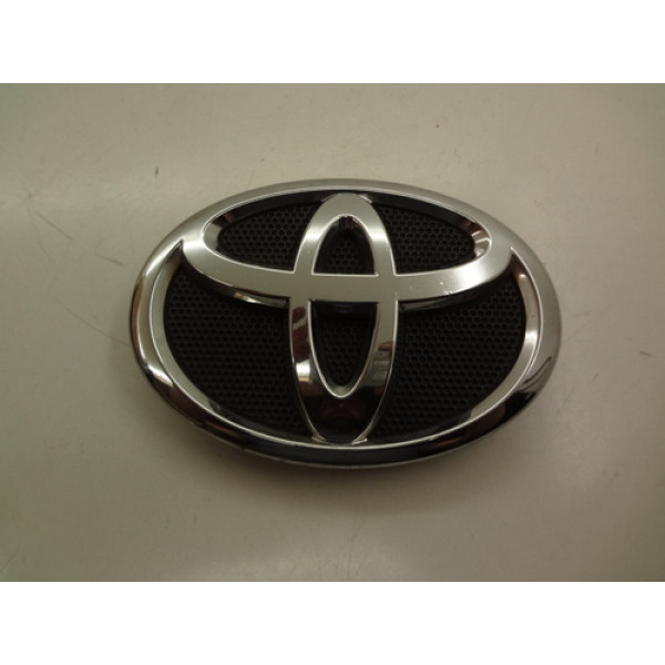Emblema Cromado Grade Frontal Toyota Etios Cross 2014