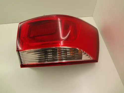 Lanterna Traseira Direita Gm Spin 1.8 Ltz 2019 Direito/passageiro Vermelho